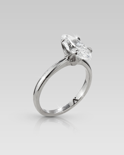 Anillo de Compromiso Solitario Adamant • Marquise