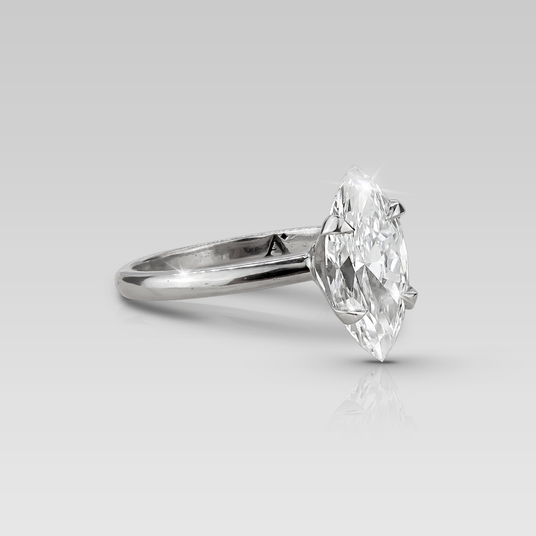 Anillo de Compromiso Solitario Adamant • Marquise