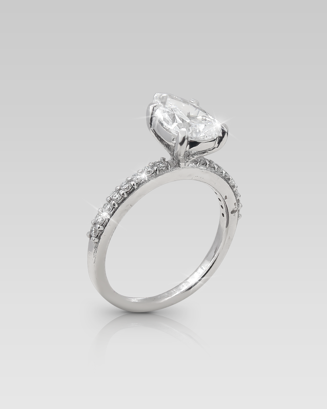 Anillo de Compromiso Royale Pear