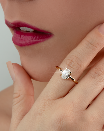 Anillo de Compromiso Solitario Adamant • Oval
