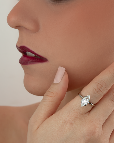 Anillo de Compromiso Solitario Adamant • Marquise