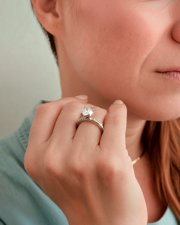 Anillo de Compromiso Queen • Round