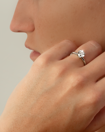 Anillo de Compromiso Solitario Adamant • Round 1.05 Carats