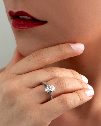Anillo de Compromiso Solitario Especial • Oval
