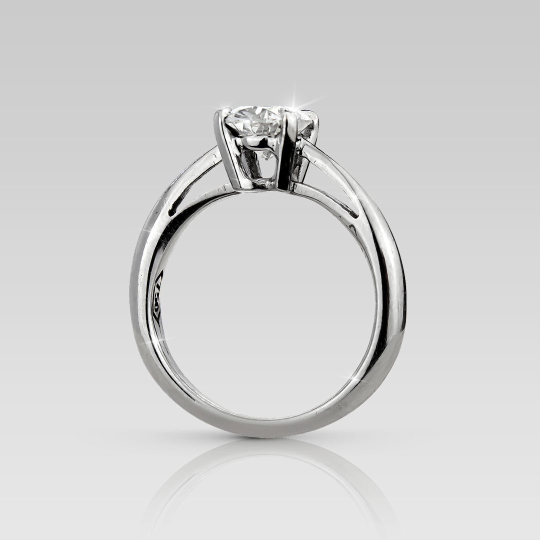 Anillo de Compromiso Solitario Especial • Oval