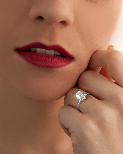 Anillo de Compromiso Solitario Adamant • Cushion