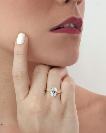 Anillo de Compromiso Solitario Adamant • Oval