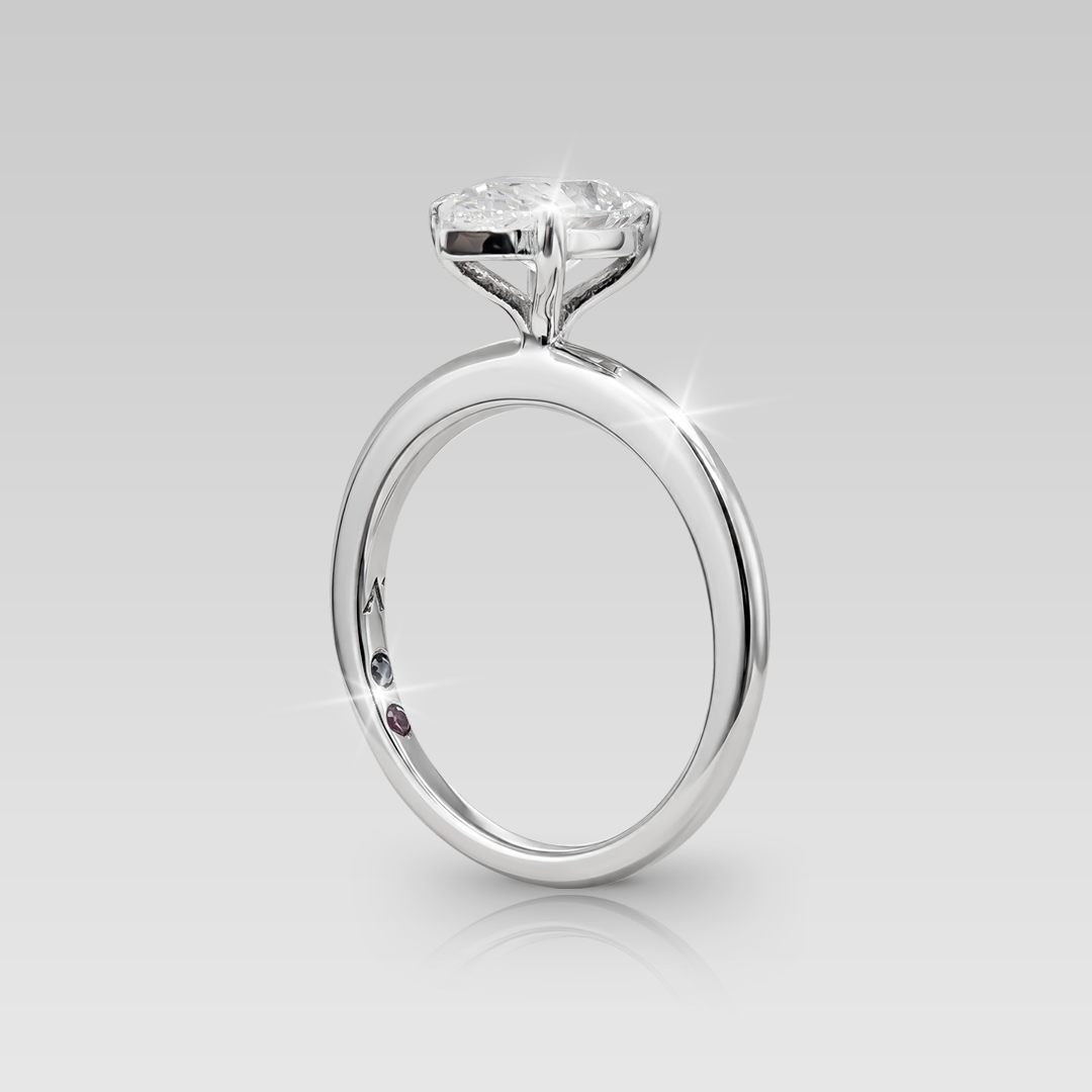 Anillo de Compromiso Solitario Adamant • Pear