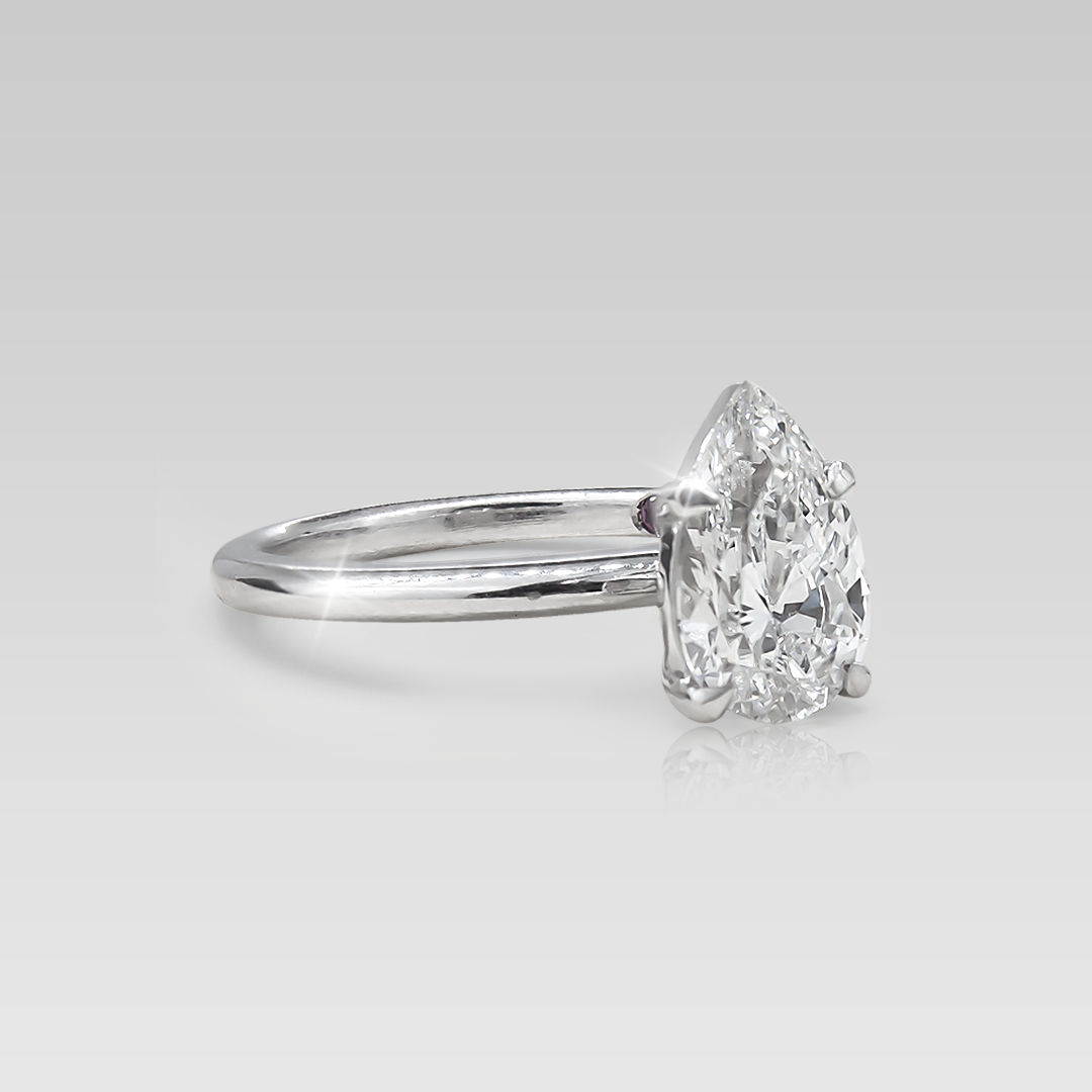 Anillo de Compromiso Solitario Adamant • Pear