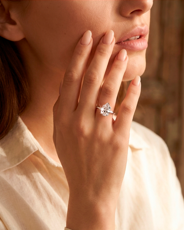 Anillo de Compromiso Solitario Adamant • Pear