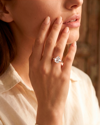 Anillo de Compromiso Solitario Adamant • Pear